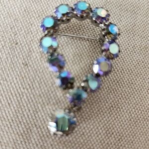 Beautiful petit brooch with blue crystals